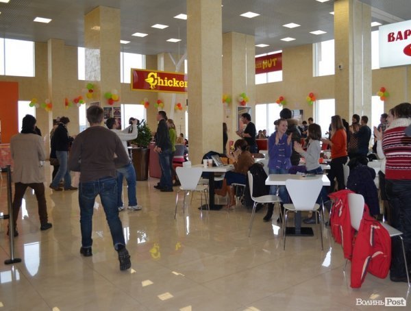 Флешмоб у луцькому ЦУМі. ФОТО. ВІДЕО 