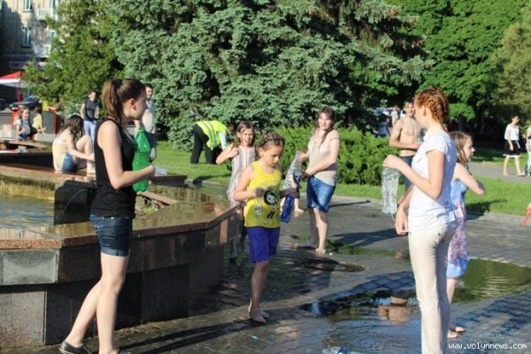 «Поливальна» неділя в Луцьку. ФОТО