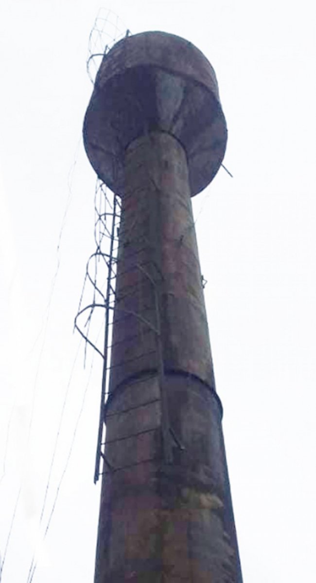 В будь-який момент може впасти водонапірна вежа у селі на Волині