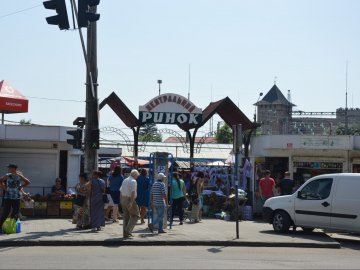 Підприємців луцького ринку змушують підписати «жорсткий» договір. ВІДЕО