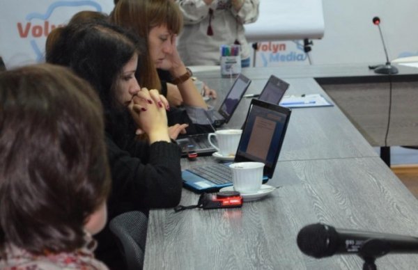 У Луцьку говорили, куди спрямувати 100 тисяч премії за демократію