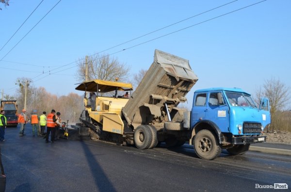 Новий асфальт – старі проблеми: Романюк похвалився відремонтованою дорогою. ФОТО