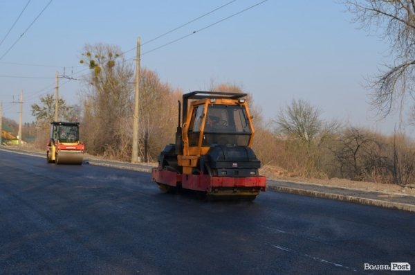 Новий асфальт – старі проблеми: Романюк похвалився відремонтованою дорогою. ФОТО