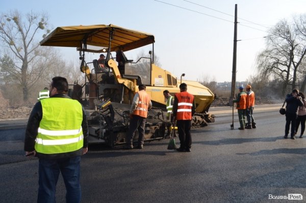 Новий асфальт – старі проблеми: Романюк похвалився відремонтованою дорогою. ФОТО