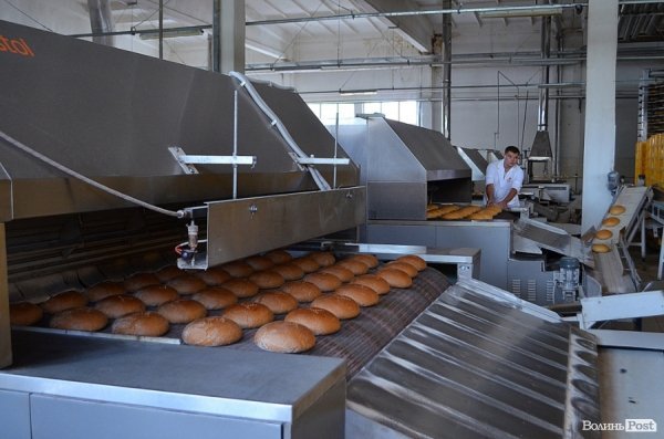 У Луцьку показали, як печуть хліб. ФОТО