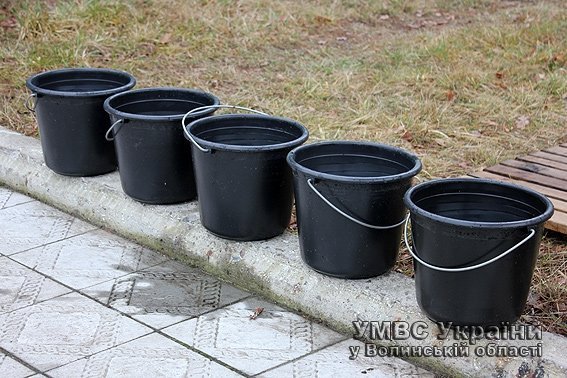 Головний міліціонер Волині облився крижаною водою. ФОТО. ВІДЕО