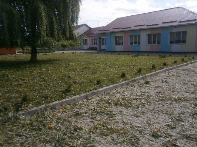 Побиті будинки, автівки та знищені посіви: показали наслідки страшної негоди у районі на Волині. ФОТО