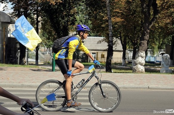 Масовий велопробіг до Дня Незалежності в Луцьку. ФОТО