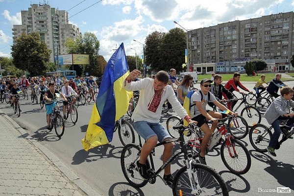 Масовий велопробіг до Дня Незалежності в Луцьку. ФОТО