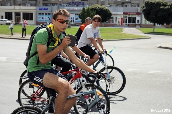 Масовий велопробіг до Дня Незалежності в Луцьку. ФОТО