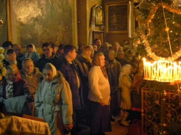 У храмах розпочалися різдвяні богослужіння. ФОТО