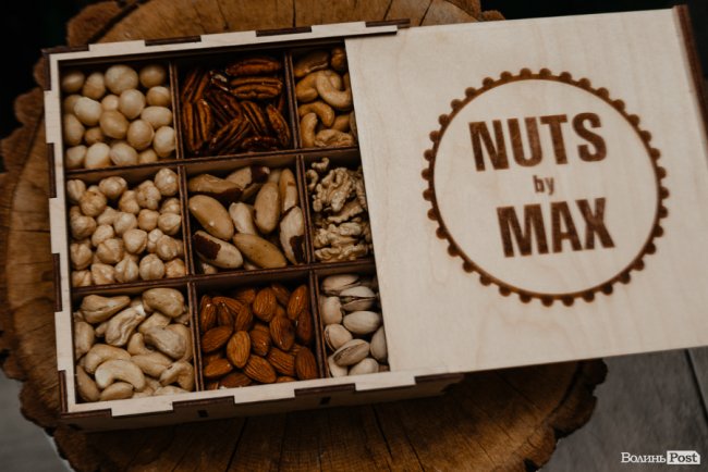 Час небанальних і красивих подарунків: де у Луцьку купити набори із корисних смаколиків*