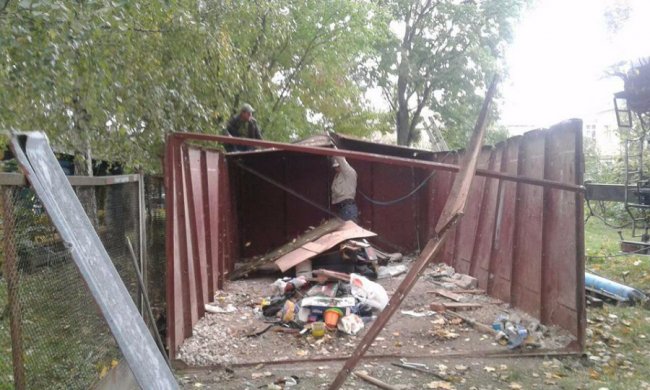 Луцькі муніципали зносили незаконні гаражі