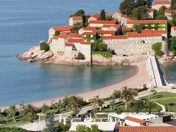 Чорногорія дозволила в'їзд для українців