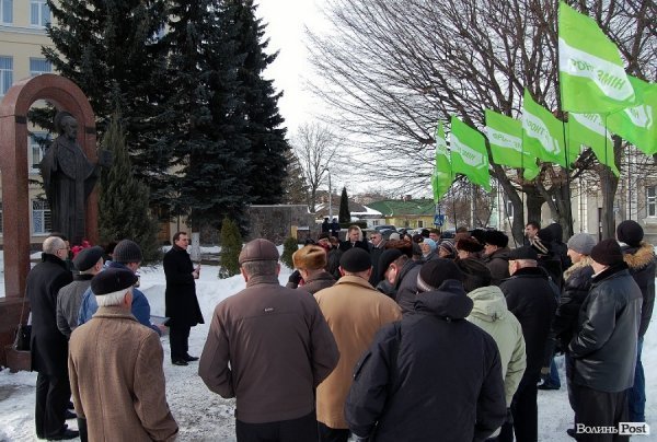 Під стінами луцької мерії – мітинг через медичну реформу. ФОТО. ВІДЕО