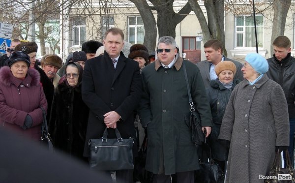 Під стінами луцької мерії – мітинг через медичну реформу. ФОТО. ВІДЕО