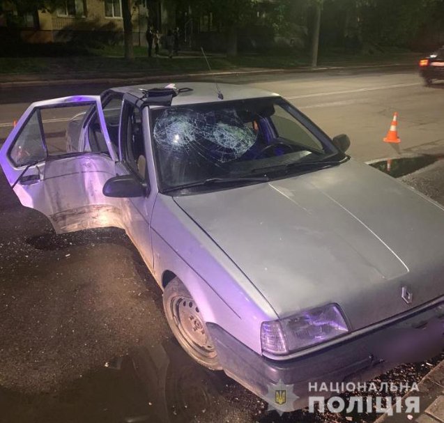 У Луцьку водій влетів у електроопору: четверо осіб постраждали. ФОТО