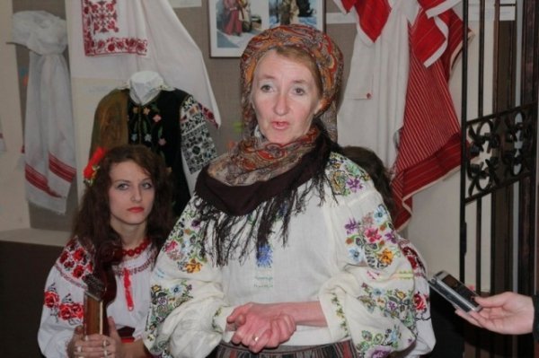 Як лучани вишивали семиметровий рушник. ФОТО