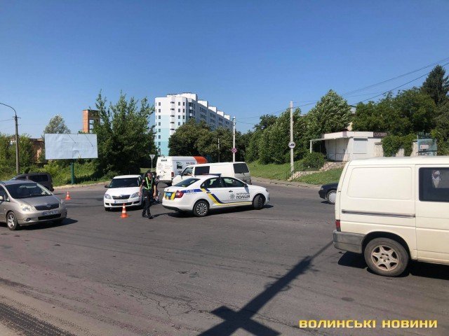 У Луцьку – аварія за участі легковика і мотоцикла, є постраждалий. ФОТО 