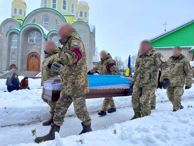 Захищатиме Україну з небес: на Волині попрощалися з Героєм Олександром Давидчуком