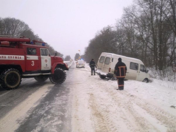На Волині з траси злетів мікроавтобус