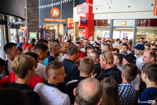 Лучан знайомили з новими гравцями «Волині». ФОТО