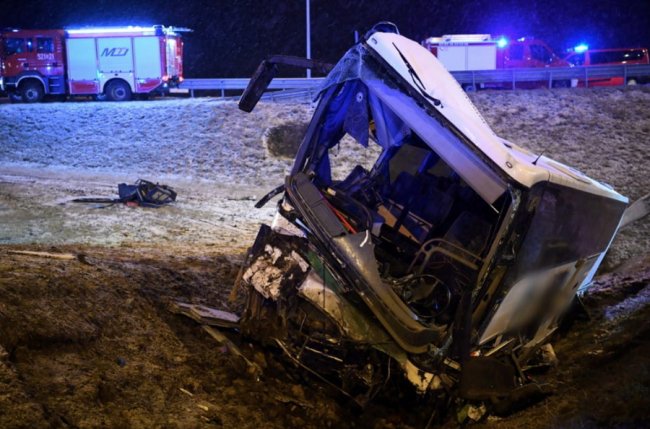 У Польщі український автобус потрапив у ДТП: є загиблий та постраждалі