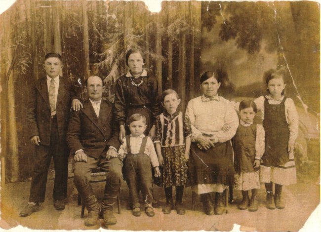 Чиновник з Волині опублікував родинні світлини. ФОТО