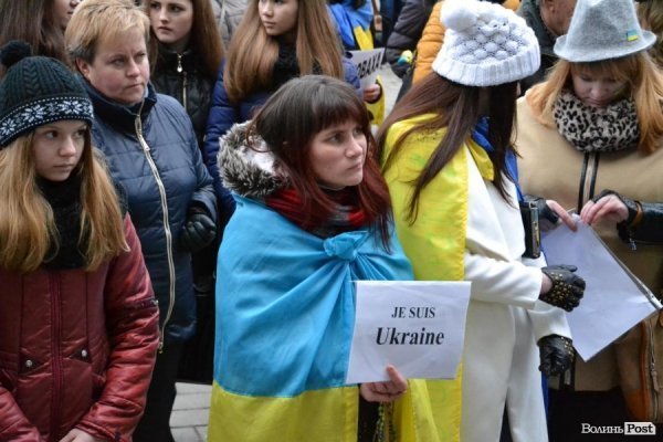 У Луцьку влаштували акцію «Я - Волноваха», щоб вшанувати загиблих на сході. ФОТО