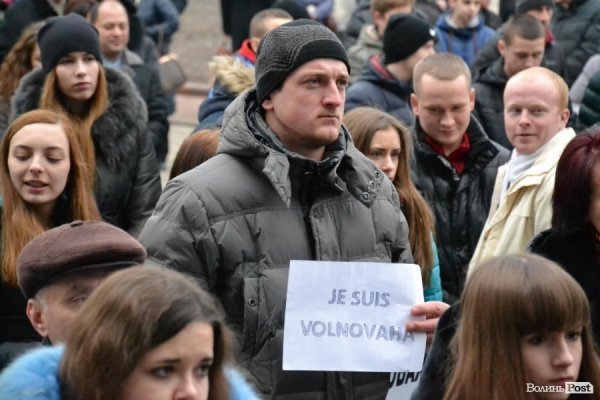 У Луцьку влаштували акцію «Я - Волноваха», щоб вшанувати загиблих на сході. ФОТО