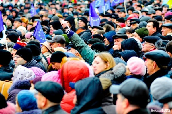 Віче на луцькому Майдані. ФОТО