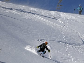 Карпати засипало снігом, рятувальники попереджають про лавини