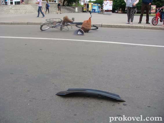 ДТП у Ковелі: від зіткнення з велосипедистом увігнулося лобове скло автівки