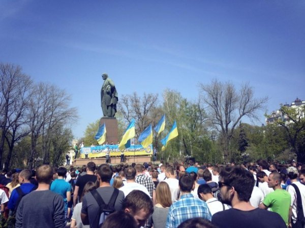 Центральні вулиці Києва заблокували фанати «Динамо» та «Дніпра». ФОТО. ВІДЕО