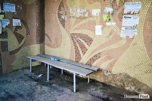 об'їзна, яка сполучає вулиці Дубнівську і Рівненську