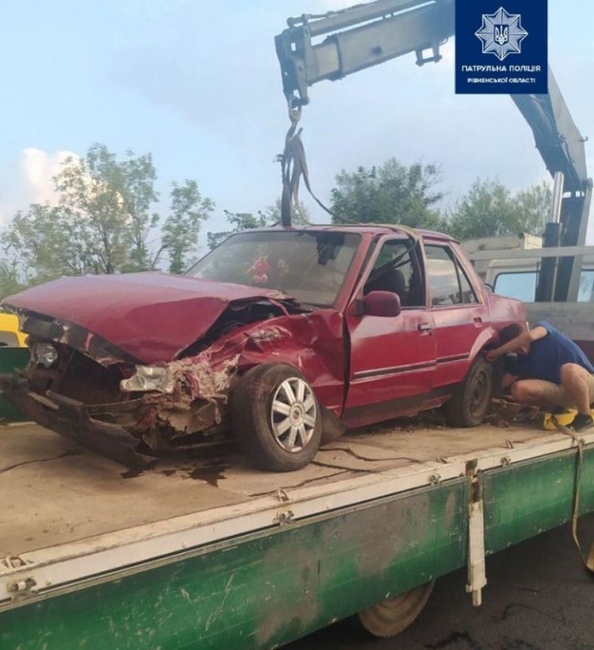 У крові – 6 проміле алкоголю: п'янючий водій легковика врізався в пасажирський автобус на Рівненщині. ФОТО