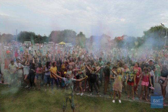 У місті на Волині кидалися фарбами. ФОТО