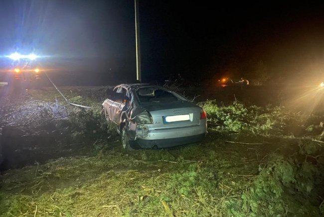 На Волині Audi злетів з дороги: двоє людей потрапили до лікарні. ФОТО