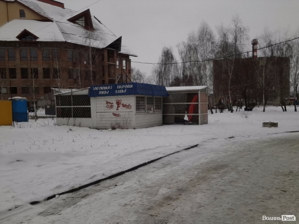 Недитячі пристрасті навколо дитмайданчика: лучани йдуть війною на депутатів ЛМР. ФОТО