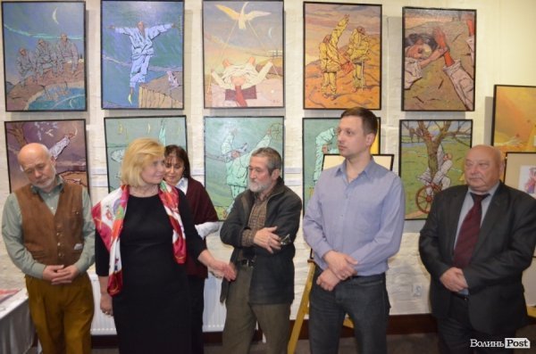 У Луцьку - виставка карикатур на сучасні події в Україні. ФОТО