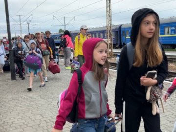Діти із прифронтових територій приїхали оздоровлюватися на Волинь. ВІДЕО