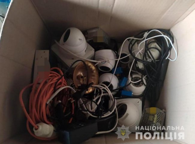 Пропускали «за дзвінком»: у Луцьку «накрили» підпільний гральний заклад 