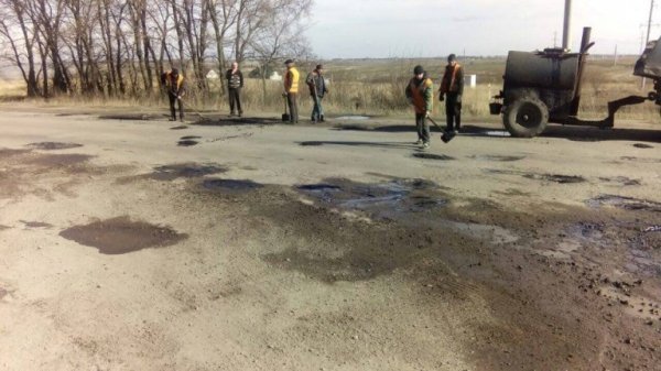 Депутата з Володимира здивували методи роботи дорожників. ФОТО