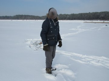На Волині браконьєр їздив автівкою на замерзлому озері