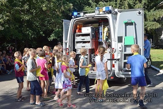 Волинські поліцейські відвідали вихованців дитячого табору «Ровесник». ФОТО