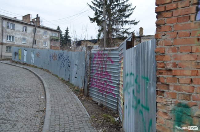 Нетуристичний Луцьк, або Що ховають під стінами замку Любарта. ФОТО