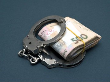 Поклав на заднє сидіння автомобіля: на Волині мотоцикліст пропонував поліцейським хабар