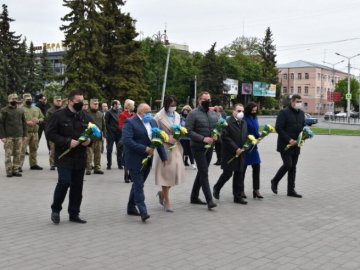 Скільки коштів Луцькрада та Волиньрада витрачають на квіти для урочистостей