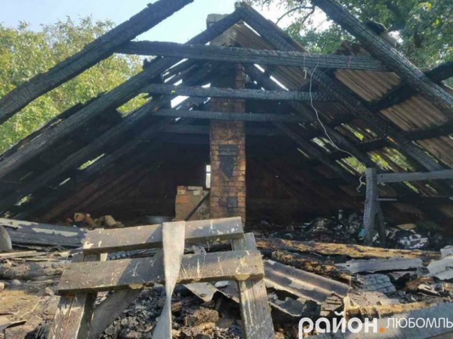 На Волині у бабусі згорів будинок. ФОТО