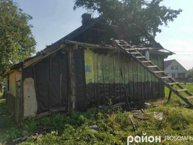 На Волині у бабусі згорів будинок. ФОТО